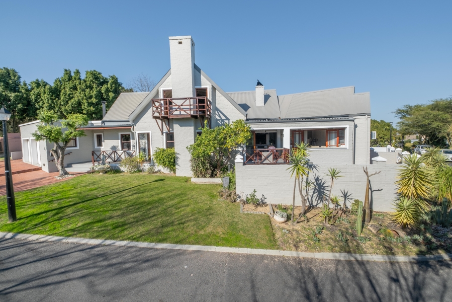 4 Bedroom Property for Sale in Zevendal Western Cape